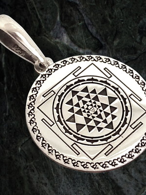 Pingente sri yantra em prata