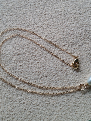 Colar folheado ouro 18 k com gota pérola shell