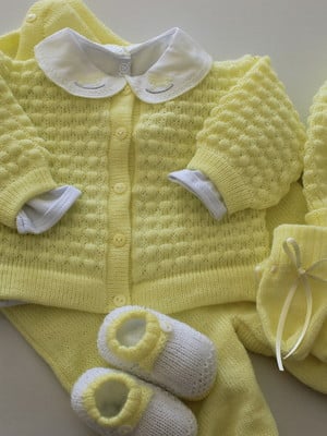 Saida maternidade amarelo em tricô menino rn 6 peças