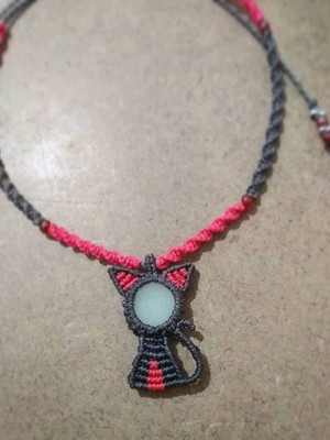 Colar de macramê gatinho com pedra.
