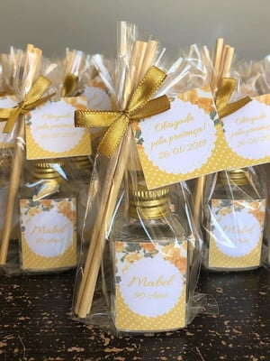Lembrancinha aromatizador vidro 30ml aniversário