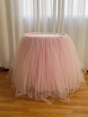 Locação mesa saia de tule redonda