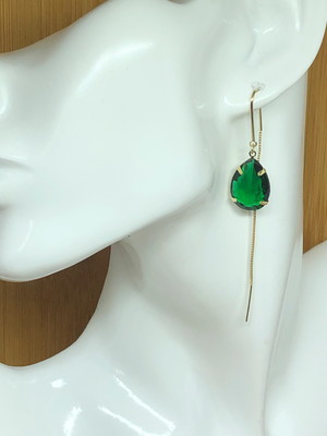 Brinco passante gota cristal verde esmeralda - banho ouro 18