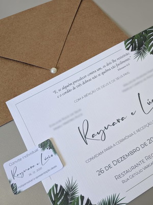 Convite casamento c/ envelope rústico com meia pérola