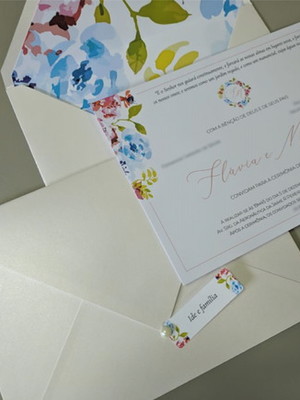 Convite casamento forrado com tag de convidados