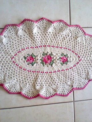 Tapete oval com flores