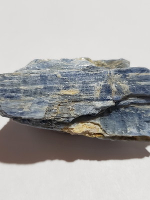 Cianita azul bruta natural 25g. - universo 22