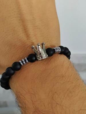 Pulseira pedras naturais onix matte e coroa