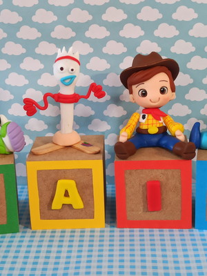 Cubos com nome toy story (valor unitário de cada letra)