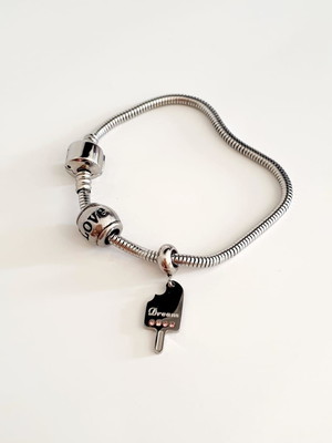 Pulseira 18cm com 2 berloques aço cirúrgico inox
