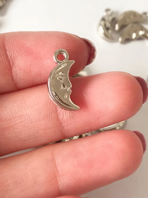 Pingente lua - pacote com 50 peças
