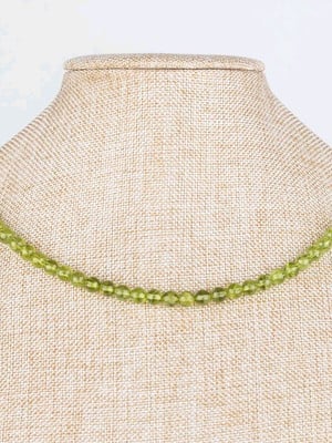 Colar choker pedras naturais peridoto 4mm