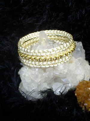 Kit pulseira strass swarovski e macramê