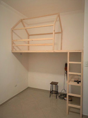 Cama casinha suspensa
