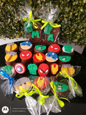 Doces de mesa tema vingadores