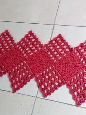Caminho de mesa em crochê