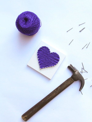 Coração roxo quadro string art