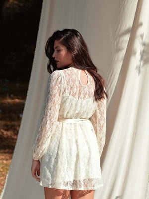 Vestido noiva curto renda manga longa civil