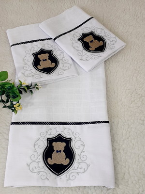 Kit fralda de ombro bordada e fraldinha de boca ursinho