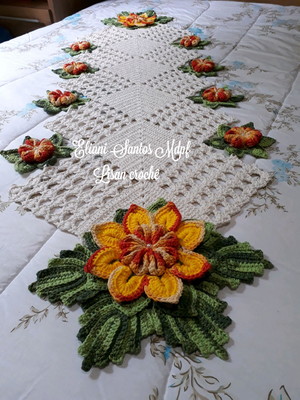 Caminho de mesa em crochê