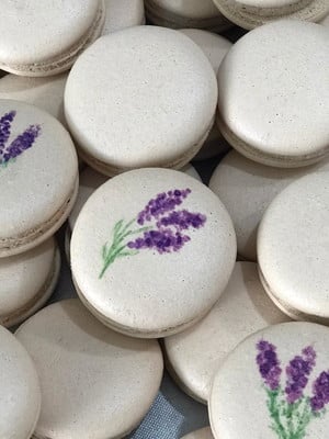 Macarons aquarelados lavandas.