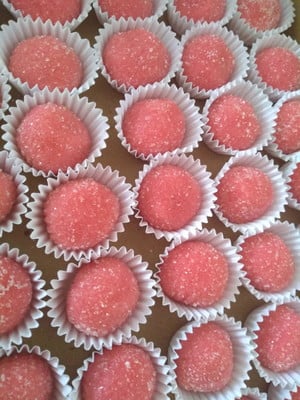 Cento de beijinhos ou brigadeiro de morango
