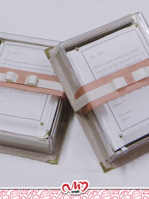 Kit caixa acrílica convite/presente com bíblia personalizada