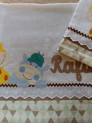 Kit fralda grande e babinha bordada em patchapliquê