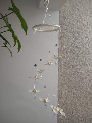Móbile espiral tsuru com espelhos - creme (tamanho médio)