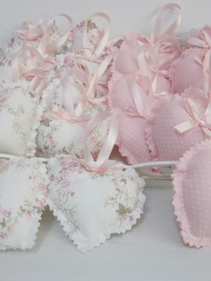 25 sachês coração com caixa decorada