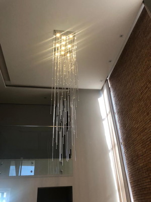 Lustre de cristal com bastões tubos para pé direito duplo