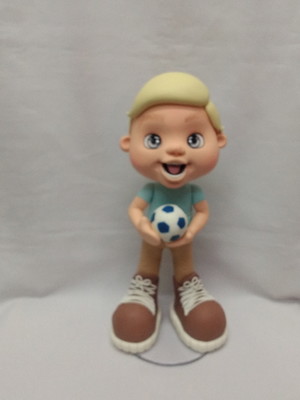 Boneco com bola de futebol biscuit,