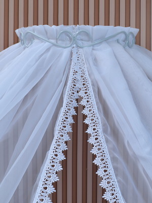 Dossel com cortinado para berço