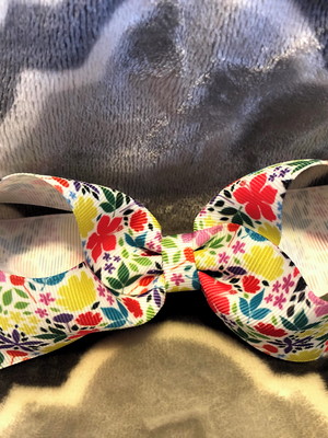 Laço de flores (elástico ou bico de pato)