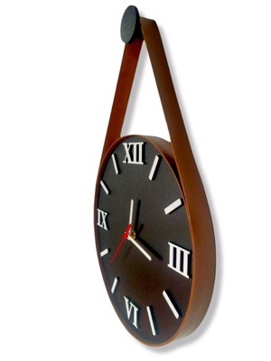 Relógio parede adnet 51cm preto mdf, com alças caramelo.