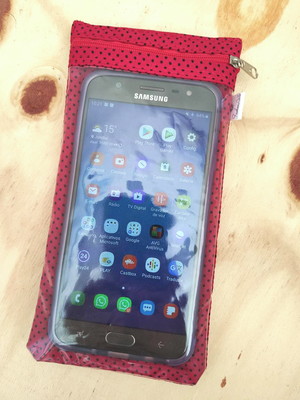 Capa protetora para celular visor touch e zíper vermelho poá