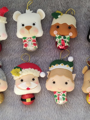 Enfeite árvore de natal de feltro 8 peças com bolas de natal