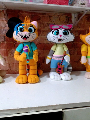 44 gatos