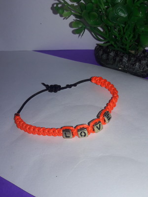 Pulseira macramê com letras
