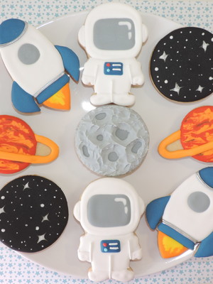 Biscoitos decorados astronautas lua saturno