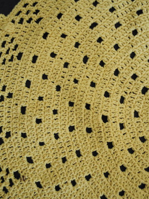 Tapete amarelo crochê redondo 65cm