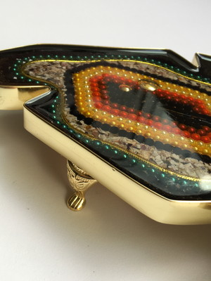 Bandeja decorativa pena com resina epóxi