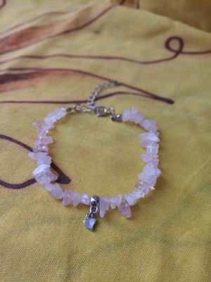Pulseira cascalho quartzo rosa com extensor