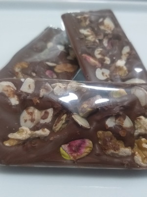 Barrinha de chocolate com frutas secas