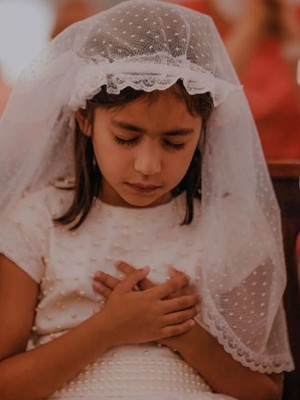 Véu infantil para missa ou primeira comunhão com tiara lindo