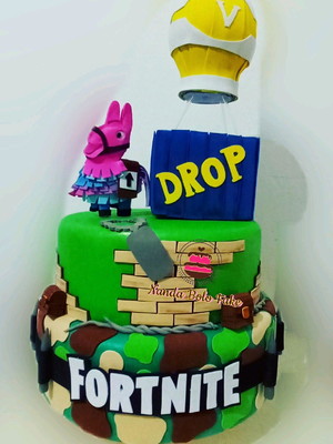 Bolo fake fortnite 2 andares e deadpool 3 andares