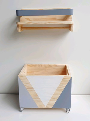 Caixote organizador de brinquedos e prateleira com varão