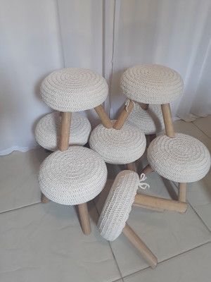 Mini puff com capa em croche