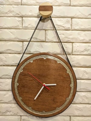 Relógio adnet minimalista madeira e resina + gancho pendurad