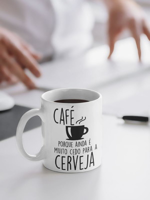 Caneca café porque ainda é muito cedo para a cerveja